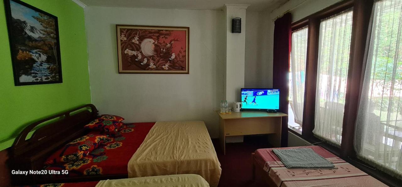 Homestay Triniti Лембанг Экстерьер фото