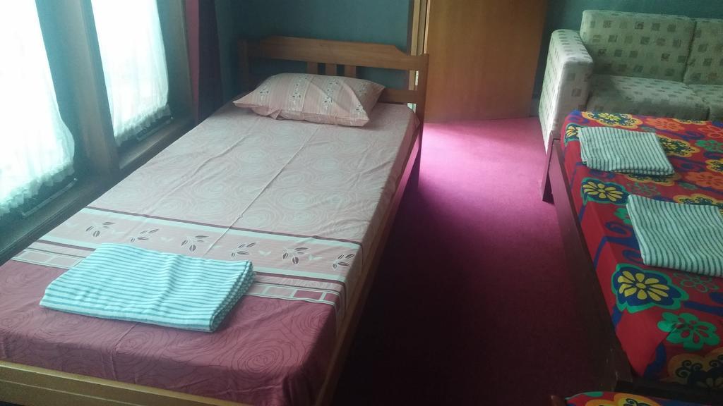 Homestay Triniti Лембанг Экстерьер фото