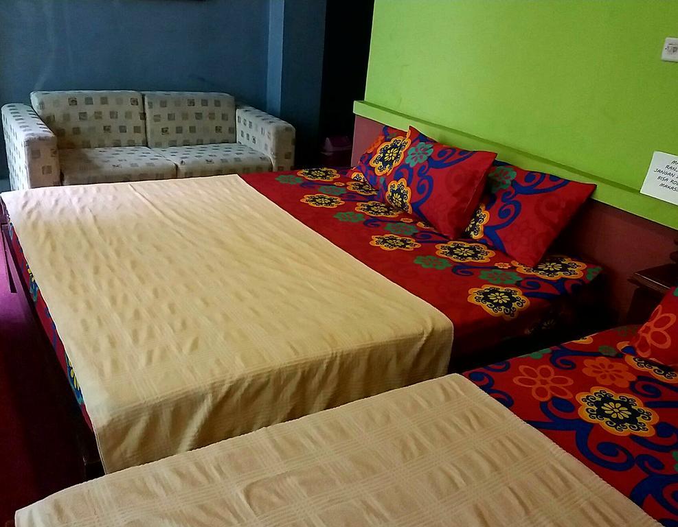 Homestay Triniti Лембанг Экстерьер фото