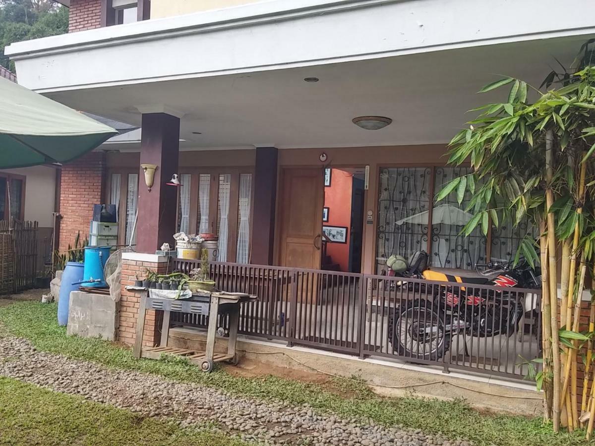 Homestay Triniti Лембанг Экстерьер фото